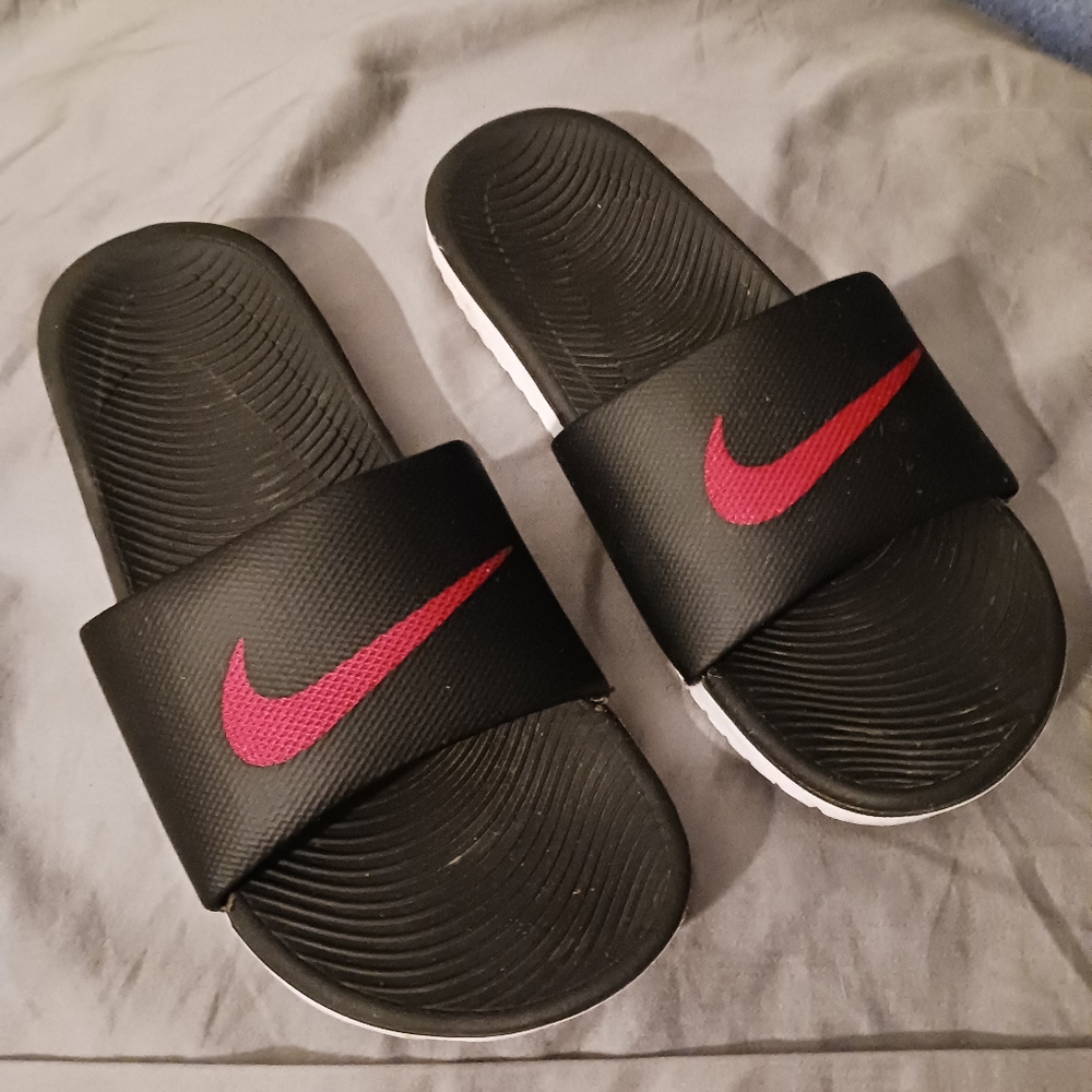 NIKE SLIDES Sz 7 (Used)